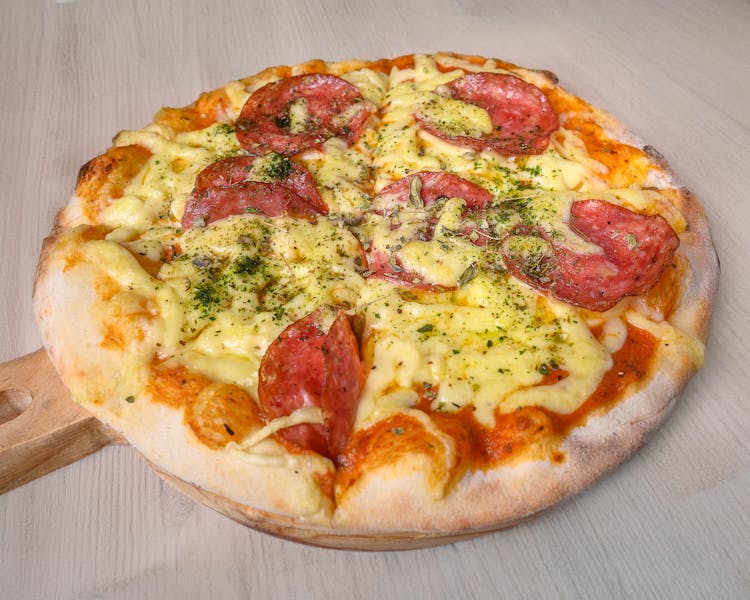 Diavola Piccante — spicy salami pizza at Pizzana